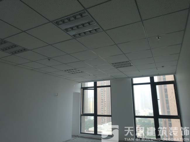 600乘600礦棉板吊頂，600乘600格柵燈